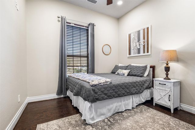 450 Neptunes Cove, Montgomery, TX 77316