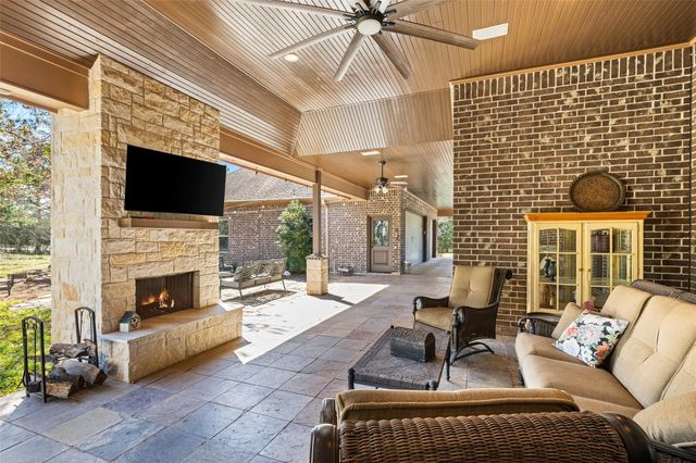 450 Neptunes Cove, Montgomery, TX 77316