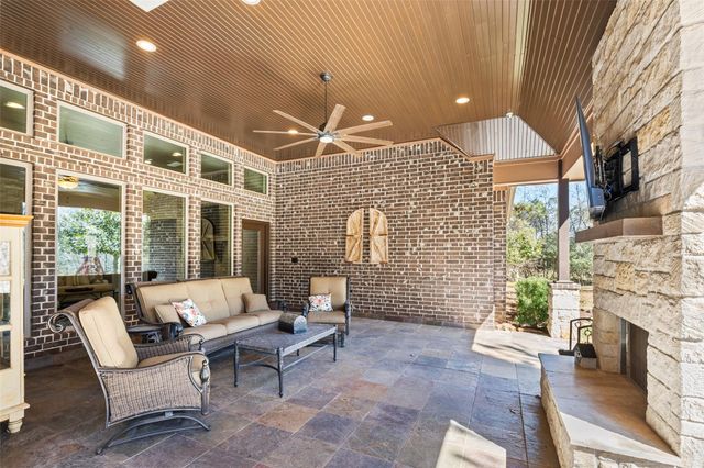 450 Neptunes Cove, Montgomery, TX 77316