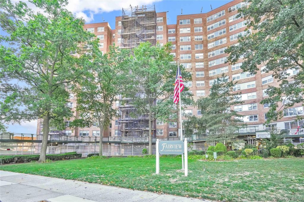 6120 Grand Central Parkway B605, Forest Hills, NY 11375