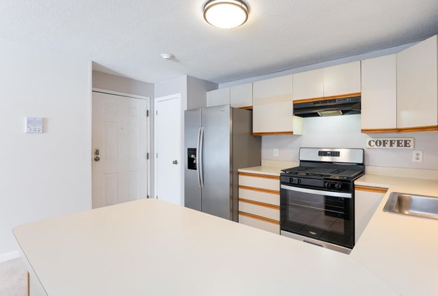 2 Roedean Dr Apt 307, Nashua, NH 03063