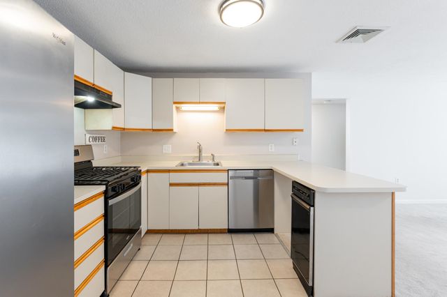 2 Roedean Dr Apt 307, Nashua, NH 03063