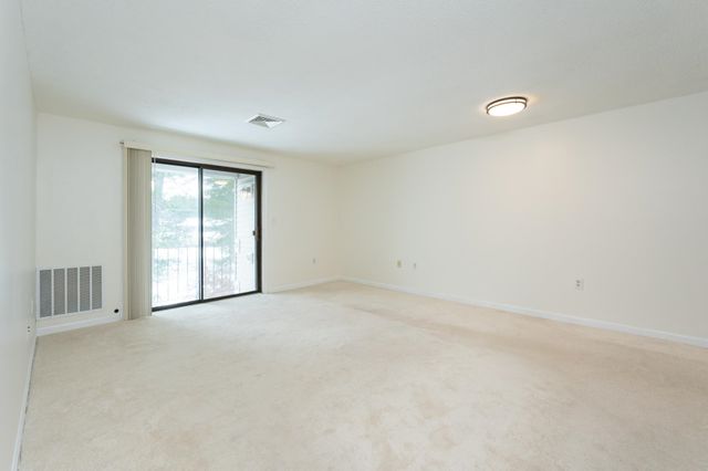 2 Roedean Dr Apt 307, Nashua, NH 03063