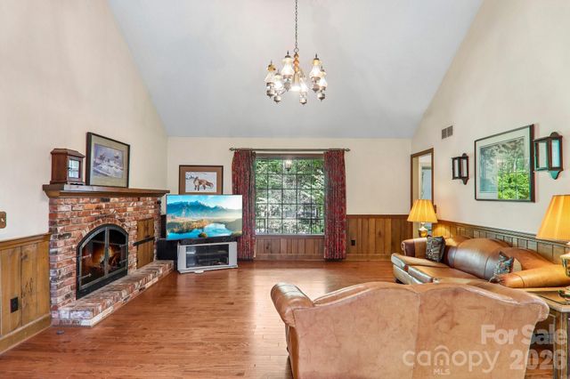 104 Finley Street, Hendersonville, NC 28739