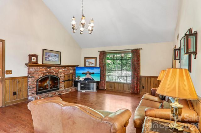 104 Finley Street, Hendersonville, NC 28739