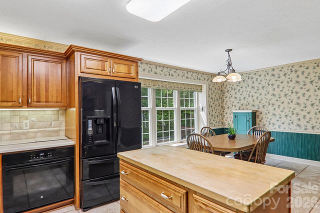 104 Finley Street, Hendersonville, NC 28739