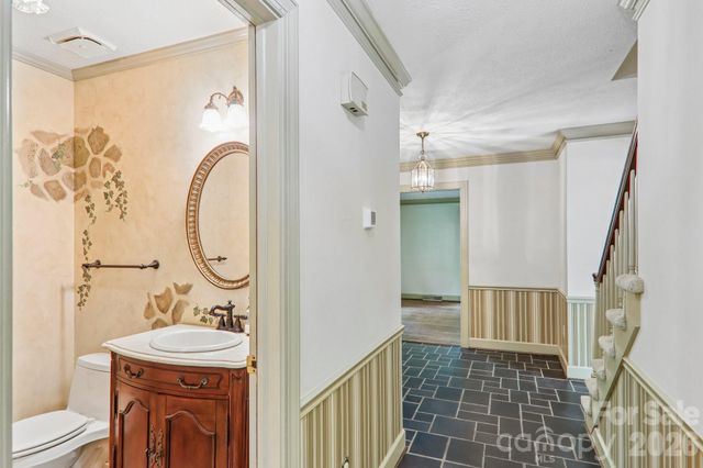 104 Finley Street, Hendersonville, NC 28739