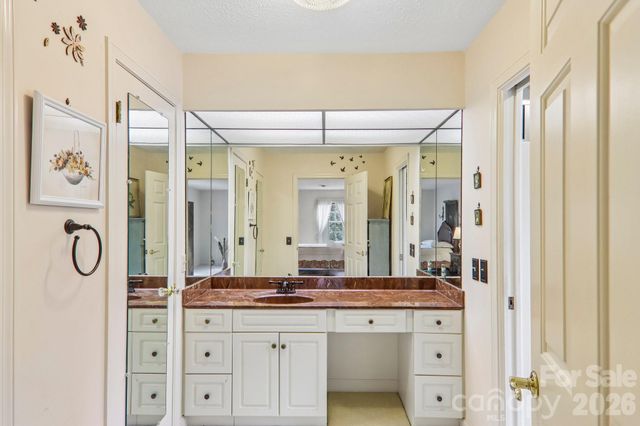 104 Finley Street, Hendersonville, NC 28739