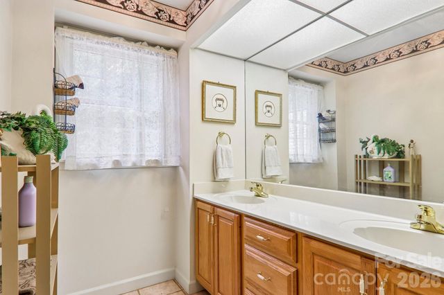104 Finley Street, Hendersonville, NC 28739