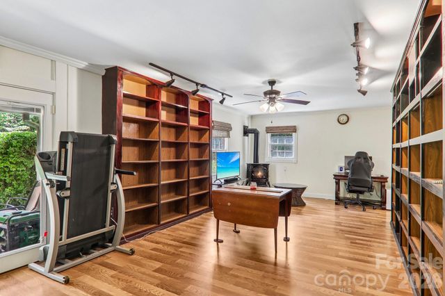 104 Finley Street, Hendersonville, NC 28739