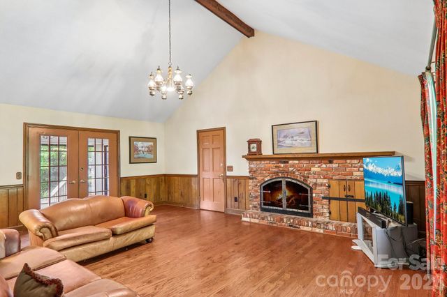 104 Finley Street, Hendersonville, NC 28739