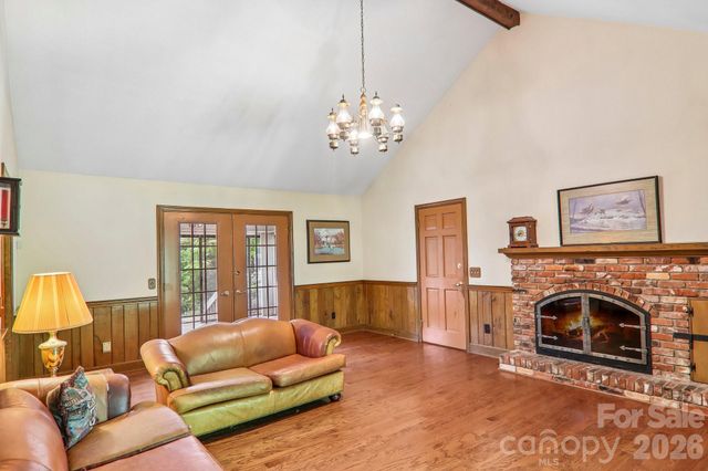 104 Finley Street, Hendersonville, NC 28739
