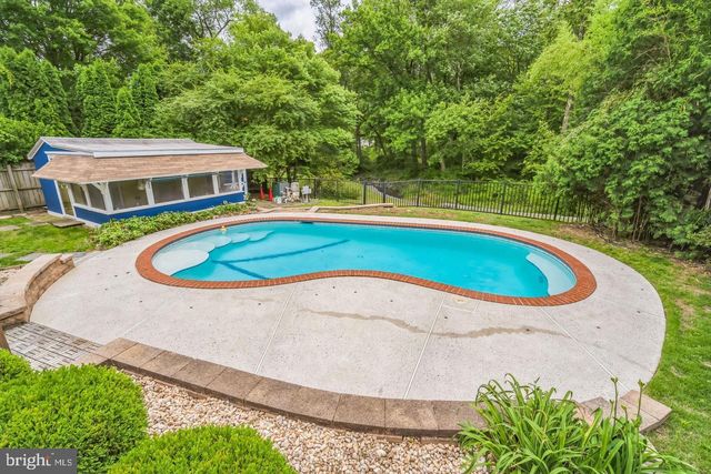 121 JENNIFER WAY, Upper Chichester, PA 19061