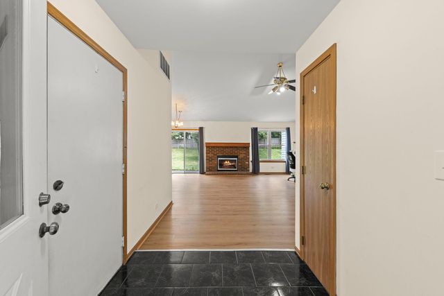 2980 Pineland Court, Aurora, IL 60504