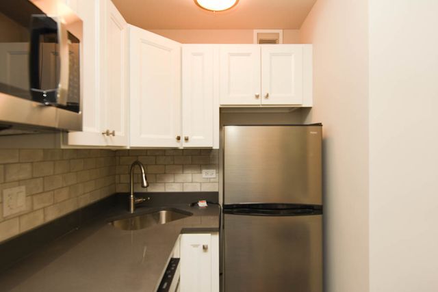 640 W WRIGHTWOOD Avenue 208, Chicago, IL 60614
