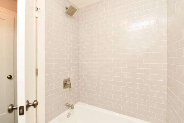 640 W WRIGHTWOOD Avenue 208, Chicago, IL 60614