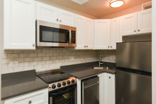 640 W WRIGHTWOOD Avenue 208, Chicago, IL 60614