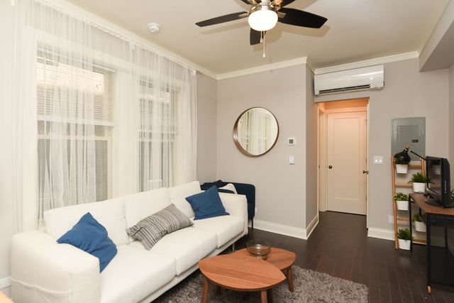 640 W WRIGHTWOOD Avenue 208, Chicago, IL 60614