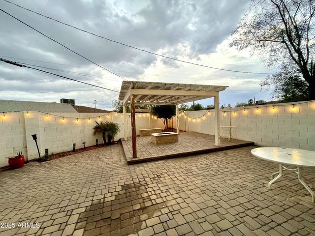 1245 N Oakleaf Drive, Phoenix, AZ 85008