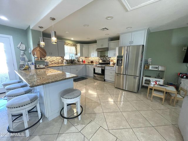 1245 N Oakleaf Drive, Phoenix, AZ 85008