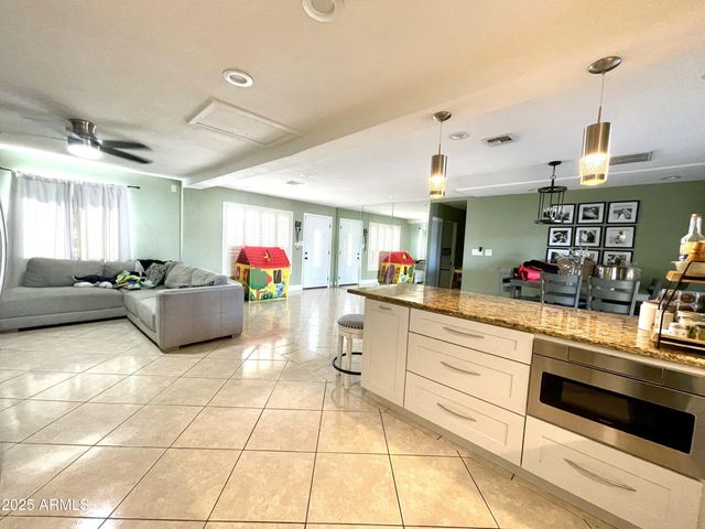 1245 N Oakleaf Drive, Phoenix, AZ 85008