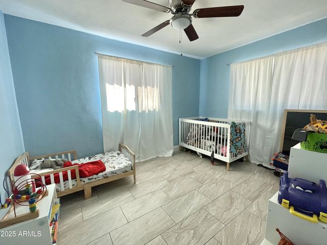 1245 N Oakleaf Drive, Phoenix, AZ 85008