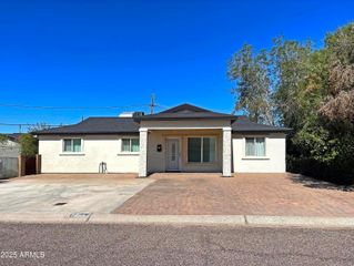 1245 N Oakleaf Drive, Phoenix, AZ 85008