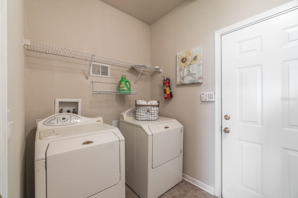 Image 17 of property listing at 18118 VILLA CREEK DRIVE N/A, Tampa, FL 33647