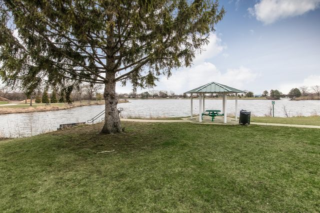 2 Echo Court 2, Vernon Hills, IL 60061