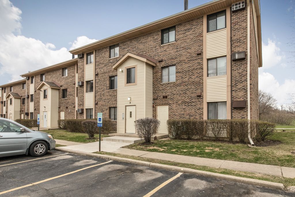 2 Echo Court 2, Vernon Hills, IL 60061