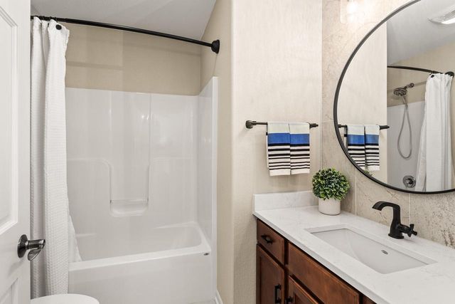 W207N17393 Parkview DRIVE, Jackson, WI 53037