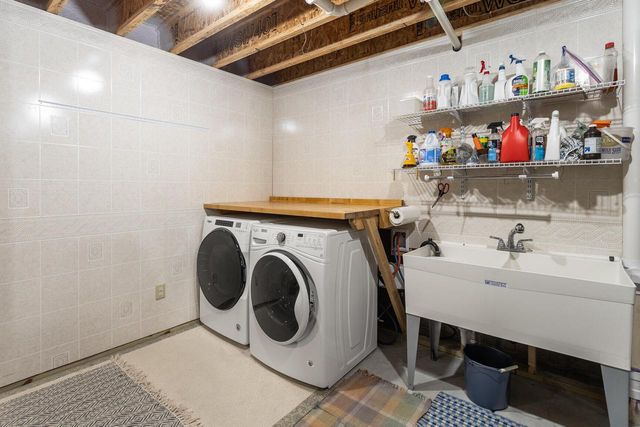 W207N17393 Parkview DRIVE, Jackson, WI 53037