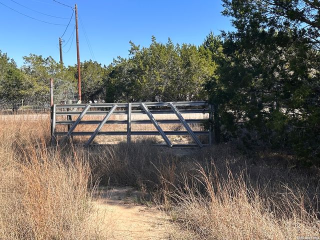 885 Brushy Creek, Lakehills, TX 78063