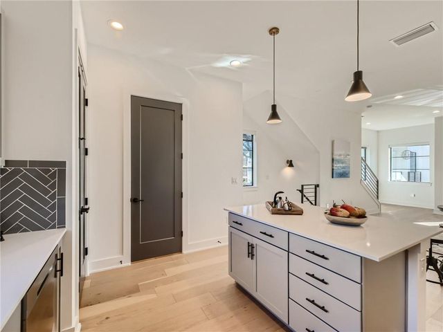 3700 Clawson RD 406, Austin, TX 78704