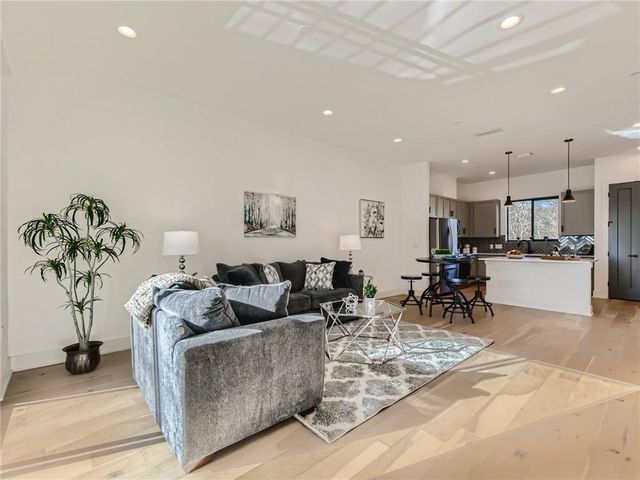 3700 Clawson RD 406, Austin, TX 78704