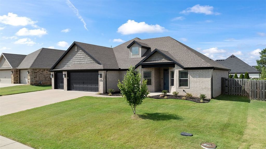 1111 Spring Hollow Road, Bentonville, AR 72713