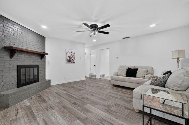 439 Candlelight Avenue, Duncanville, TX 75137