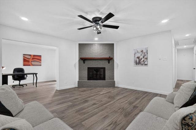 439 Candlelight Avenue, Duncanville, TX 75137