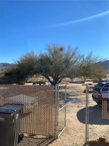 6439 Desert Knoll Avenue, 29 Palms, CA 92277