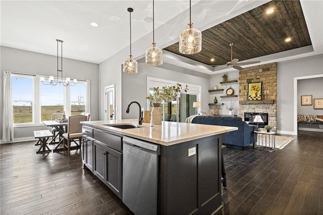 25012 W 89th Street, Lenexa, KS 66227