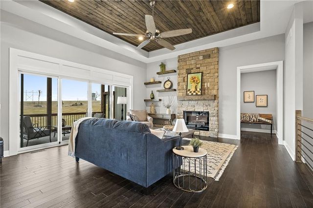 25012 W 89th Street, Lenexa, KS 66227