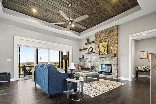 25012 W 89th Street, Lenexa, KS 66227