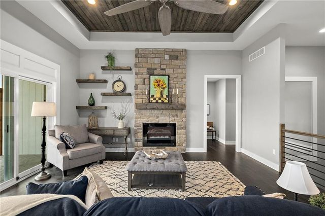 25012 W 89th Street, Lenexa, KS 66227