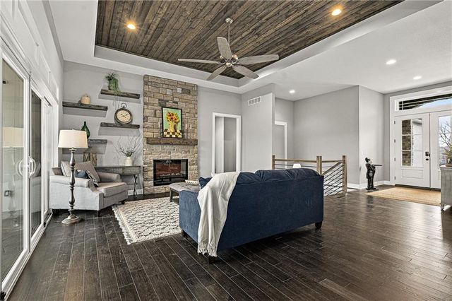 25012 W 89th Street, Lenexa, KS 66227