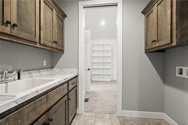 25012 W 89th Street, Lenexa, KS 66227