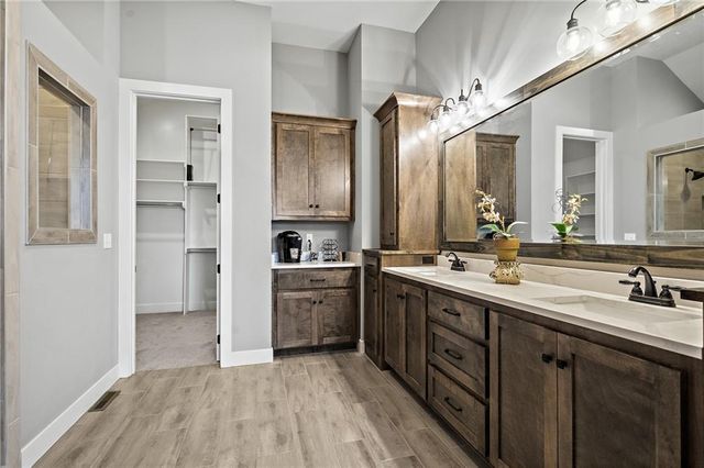 25012 W 89th Street, Lenexa, KS 66227