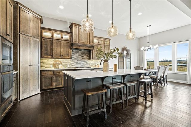 25012 W 89th Street, Lenexa, KS 66227