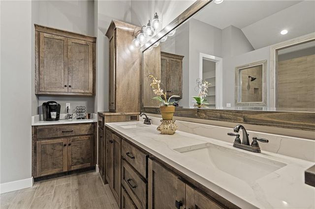 25012 W 89th Street, Lenexa, KS 66227