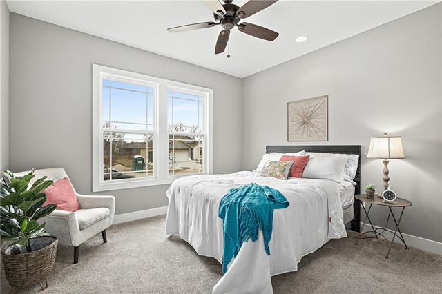 25012 W 89th Street, Lenexa, KS 66227