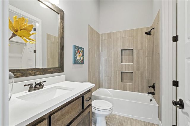 25012 W 89th Street, Lenexa, KS 66227